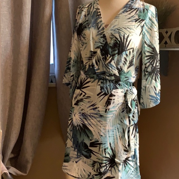 ❌DONATED❌Sage Green Ocean Blue Leaf Print Lined V-neck Dress - Picture 4 of 9